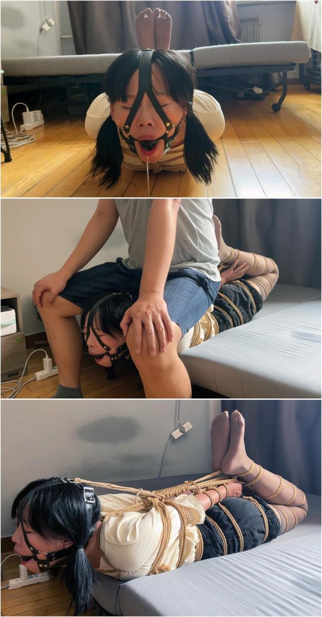 玩奴原创之约绑的意外，炎炎夏日突然停电！超级暴杀驷马骑乘重压考验！交流约绑教程请加1152327635。 解压密码<span style='color:#b0b0b0;'>[隐藏文字，购买后可见]</span>感谢各位同好的支持！在博主漫长的约绑经历当中，真的是什么事情都有，炎炎夏日房间得有40度高温。开着空调绑着绑着突然停电了，但是任务还是要必须执行。这对妹子来说那真的是栽了。热的浑身通红流汗蛇缚并肘绑的超紧，堵嘴堵到干呕。还要忍受博主的骑乘重压训练！非常的刺激，敬请欣赏！<br>另外为了方便各位同好约绑，博主最近推出了一个非常详细的约绑教程。里面有非常详细的从零基础开始教大家如何认识妹子，如何与妹子沟通等等。非常的实用，有兴趣的各位同好加805351328咨询，备用1152327635。<br>有兴趣的同好也可以搜索玩奴原创其他作品，目前博主已经出了五个系列，分别是绝对真实TJ系列，真实约拍系列，口水囚徒系列，紧缚实验室系列以及新出的美人小舔犬系列都非常精彩，各种元素满满，希望各位同好多多支持！<br>下载操作：<br>1、电脑下载<br>2、解压<br>3、将压缩包内文件重命名后缀加.mp4或直接用播放器打开。