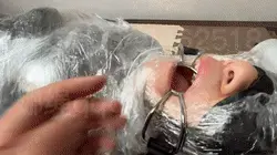 【娜绳工作室】【青柠】QNKB-79  ←带着花纹的丝袜穿在腿上，修饰着腿腿的腿型，勾引着看官的心情。这一身黑的衣服，双手在前面捆住被保鲜膜来回缠绕包裹住，腿腿上被绳子捆住，勒住了起来以后又被保鲜膜包裹，这一来一回就很轻松的把青柠全包裹了起来，腿的中间再被缠上[X_X]一起被包裹了起来，这样一来，就把青柠全包了你们不知道，在开始包裹之前，已经在青柠的屁股上贴上了电击贴片，让青柠躺下时，青柠下面的[X_X]开着，屁股上的电极贴片电着，让她好生快活。当然，这一切还是不够，一开始给青柠尝试了弟弟口塞锻炼她的口能力，没想到青柠还是不可以，才稍微深一下就容易呕，于是只能先带上口箍，然后慢慢的伸进去假弟弟口球，让青柠由浅浅的尝试到深入的尝试。被电的浑身酥软，被震的浑身颤抖的青柠妹子实属被折磨的不轻，属实是有点难受。[X_X]一震，青柠本就敏感的身体就不由自主的骚叫起来，全篇实在是过瘾。<br><br>→→→购买视频的且需要无水印的看官请私聊我，我会在第一时间答复并给您发送此视频的超清臻享无水印版←←←<br>↓   ↓   ↓   ↓   ↓   ↓   ↓   ↓   ↓   ↓   <br>✅主页：https://www.linzijun.app/@nashenggzs<br>✅QQ：642462518<br>✅微信：Nashengliaokao<br>✅推：@NashengQN<br>↓   ↓   ↓   ↓   ↓   ↓   ↓   ↓   ↓   ↓   <br>➡需要定拍的可直接加我的联系方式，模特可接定拍时，一般当天出片。<br><br>有兴趣的可以实地体验<br><span style='color:#b0b0b0;'>[隐藏文字，购买后可见]</span>