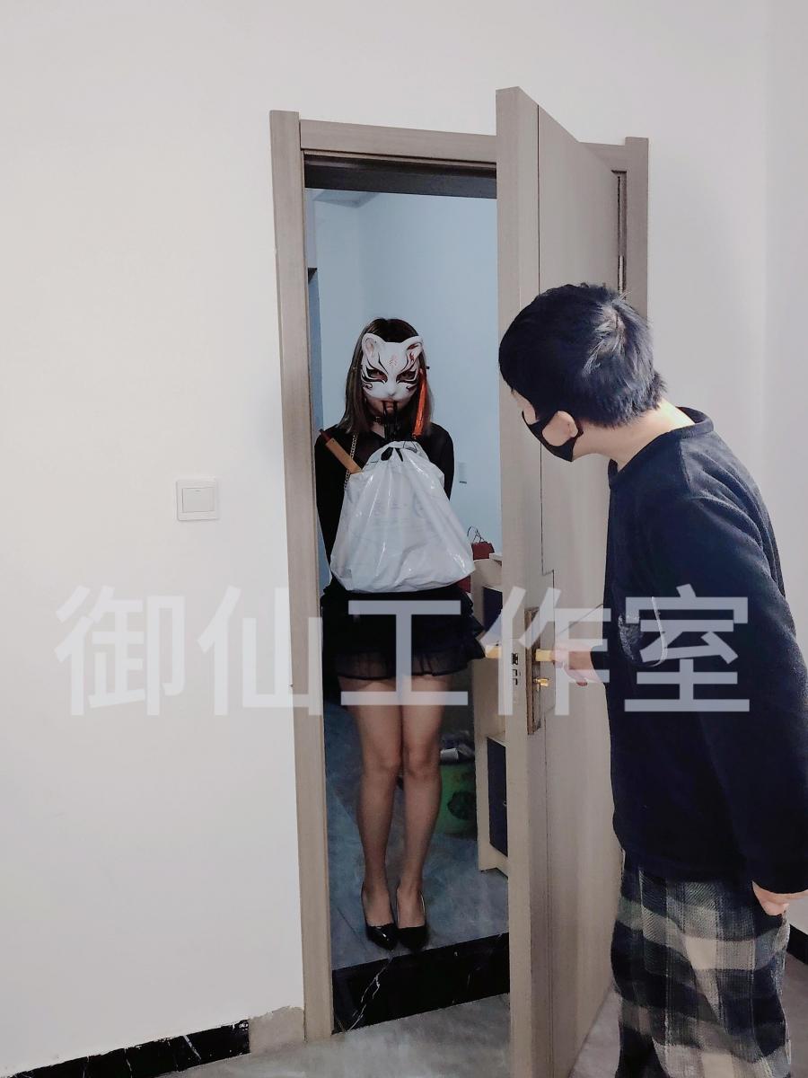 【御仙原创】主人的任务（SP福利专场） 主人的命令是绝对的，今天主人发布的任务是找陌生的男邻居打SP，每样工具50下。<br>-------<br>--------<br>【御仙工作室】：对圈内爱好者开放，欢迎前来约绳，体验；并提供线上定拍、线下约拍。原味服务。<br>另外本工作室招聘模特有意请联系客服了解！<br>坐标郑州QQ：1796426163【注明来意】本工作室招聘模特有想了解的可以加客服QQ了解<br>--------<br>-------<br>下载文件后将后缀zip111改为zip解压，解压完成后，继续将文件后缀改为zip解压，解压密码：yu12 把最终的文件后缀改为mp4即可观看，请大家不要在线观看，非常容易和谐。如果被和谐请联系我们！