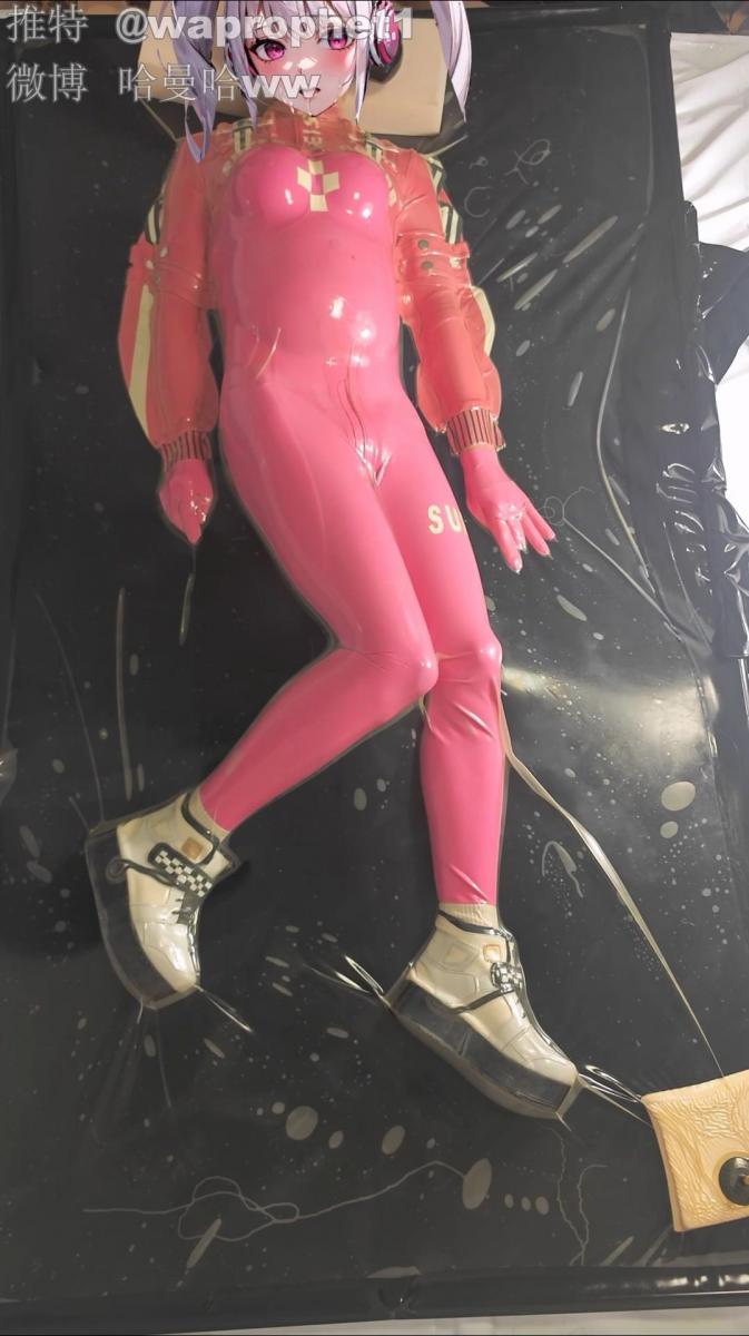 爱丽丝第七弹，nikke胜利女神爱丽丝3层乳胶衣超极限4升白色粘液灌肠塞入45厘米g塞进入真空床耐久忍受 爱丽丝第七弹，nikke胜利女神爱丽丝3层乳胶衣超极限4升白色粘液灌肠塞入45厘米g塞进入真空床耐久忍受<br>爱丽丝连续剧的第七期，在4升的极限灌肠之后堵住不让灌肠液流出进入真空床<br>在真空床的压迫之下感觉下一秒灌肠液就要喷涌而出，可惜喷不得<br>坚持了一个半小时左右，忍受不住强烈的便意了逃离真空床<br>这个视频内容重复性比较多，只卖5钻<br><br><br>为防止文件和谐请先下载再解压，千万不要在线观看或解压<br>文件防和谐为双层压缩包，解压一次后将后缀重命名为.rar后再解压一次即可得到视频<br>解压密码114514