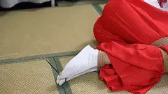 象人定拍-嗷嗷-cos巫女花散里（npc）马具口塞，鼻勾，折腿缚，细绳扯脚趾 初始状态：日式打底 大小腿并腿捆绑 脚趾扎带<br>中期状态：单脚吊缚 柱缚，tk 马具口塞流口水，抚摸<br>后期状态：双腿折腿 足袋的大拇指细绳拉扯 棒棒<br><br>百度云盘内含有4K版 10.07GB 1080版 2.60GB<br>请根据需求下载相应版本。<br>——————————————————————————————————————————————<br>因为百度云经常和谐，所以尝试双层解压，<br>解压密码：xiangren123 第一次解压文件后缀改为zip，<br>原密码再次解压以后，把后缀改成mp4 即可观看<br>切勿在百度云中直接观看，容易被和谐!!!!!<br>线上定拍线下约拍。<br>QQ：192370054（注明来意）