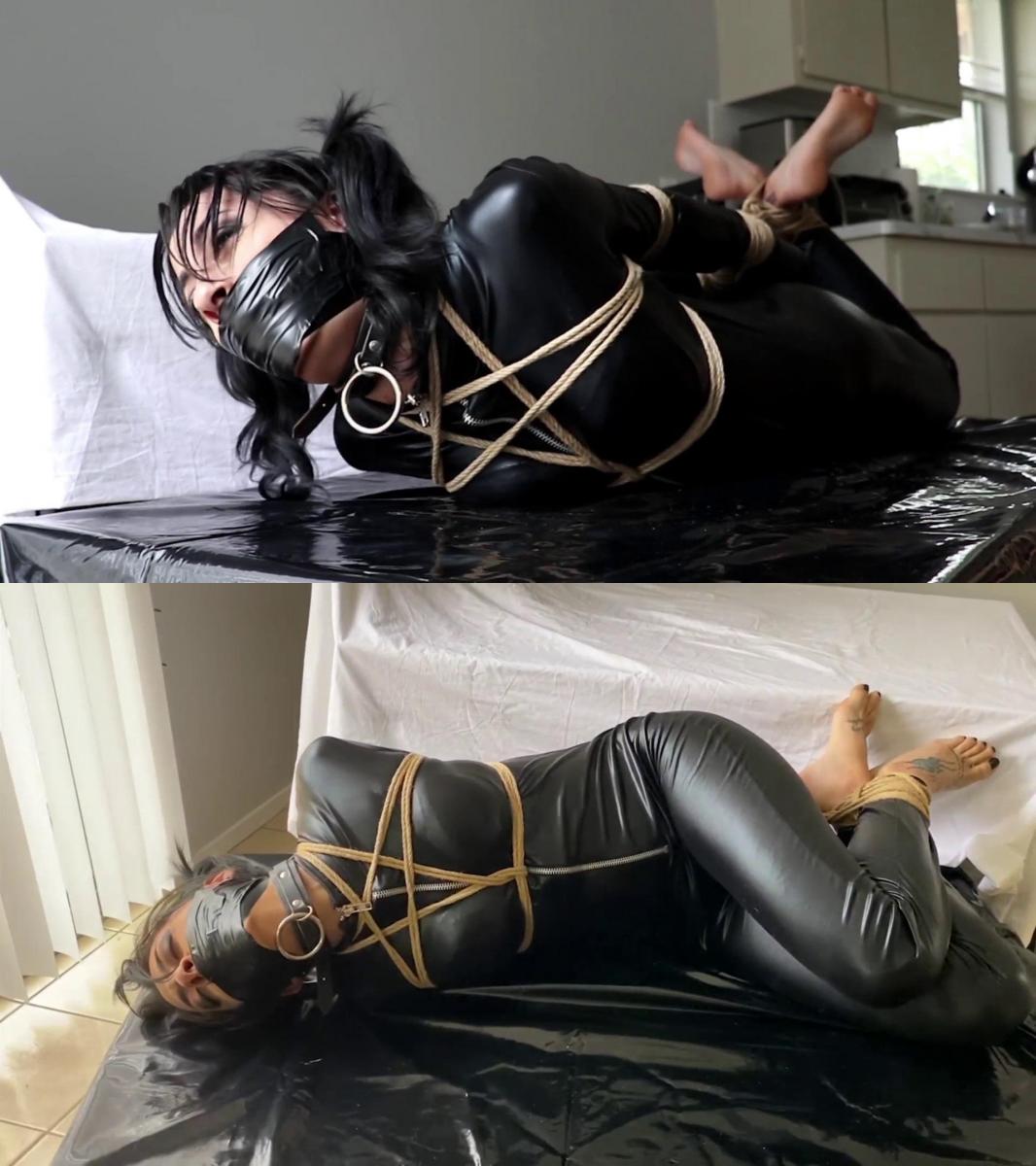 Catsuit SkullCandyBri Hogtied Barefoot SkullcandyBri 处于束缚状态。 她的嘴里塞着粉红色的内衣，外面裹着 PVC 胶带，有皮革项圈，用安全带绑着，手臂、手腕和脚都用黄麻绳绑在桌子上。<br><br>SkullcandyBri in bondage. She’s stuff gagged with pink underwear wrapped in with PVC tape, leather collared, harness bound, arms, wrists and feet in jute rope hogtied on the table.