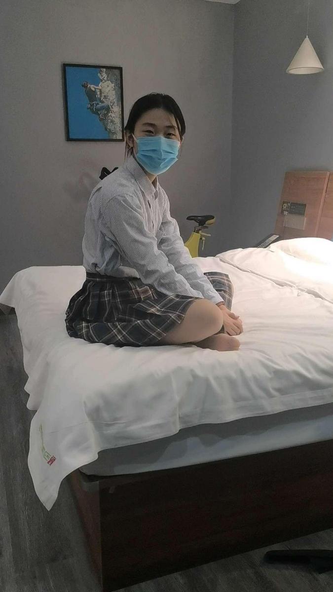 琳澜肉丝访谈 这期视频是老客户定拍的琳澜小姐姐的访谈视频，也不知道肉丝JK的琳澜小姐姐对于客户和摄影同学的准备的问题会给出怎样的回答呢？顺带一提，琳澜小姐姐的jio还是一如既往的怕痒！<br>如有定拍需求还请联系QQ：3078316178