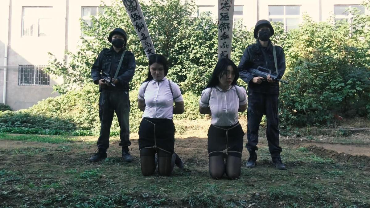 【胜景新场地】定拍转公映《悲剧人生 2 》 下集 走上犯罪道路的两美女被押赴刑场执行枪决 经过授权转公映 难得不错的女犯片 王丽丽和尹水儿为了自己的人生过的好，挺身而出走到犯罪道路，等待多日后，最终被五花大绑押赴刑场执行枪决，年纪轻轻为自己的人生画上了句号！<br>定拍绳艺、调教、女囚、女烈、古装各种类型视频，欢迎定拍，定拍QQ342642509