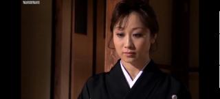 特殊的体验 日本 身穿黑色和服的女人来到绳师的地方体验麻绳带来的紧缚感
