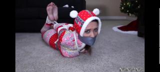 身着睡衣被捆绑的女孩 欧美 可爱睡衣女孩被驷马捆绑放置 嘴巴被封的严严实实