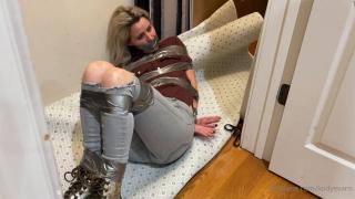Kody Evans May 18, 2023 你会帮我出去还是只是看着我挣扎？ / Would you help me get out or just watch me struggle? <br>