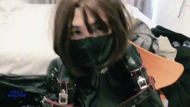 【乳胶伪娘-嘉嘉】K9人犬 肛钩牵引 筋膜枪 cha入 郊狼 丁丁训练器 大家好呀~~这里是抖M乳胶伪娘嘉嘉(≧▽≦)<br>这次是K9调教呢~~嘉嘉化身发情小母狗~~嘻嘻~~<br>主人用肛钩绳子滑轮做了个牵引小装置，牵着嘉嘉的[X_X]强制散步~~<br>嘉嘉身上贴着电击片戴着丁丁训练器~~好几次都被电得瘫软倒地了~~~呜~~<br>中途主人还用[X_X]筋膜枪玩弄嘉嘉的[X_X]~~<br>一直持续高能~~最后嘉嘉是真的累趴了~~~~<br><br>PS：招募同好小伙伴一起约玩，欢迎加QQ2089064413，扩列扩列~~