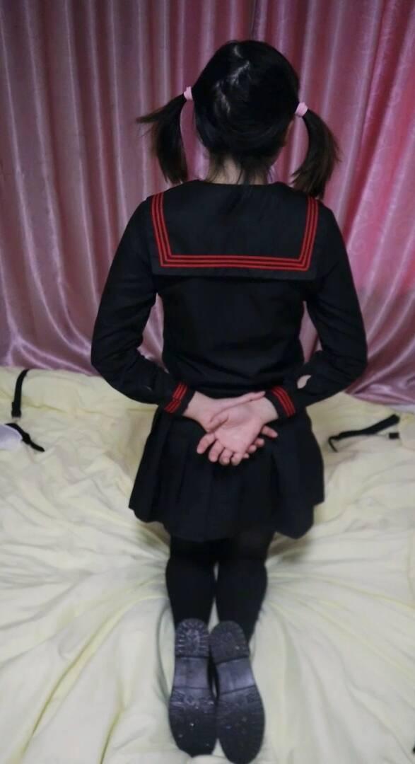 【领玥】黑色水手服黑丝黑皮鞋 测试玥的身体鞭打强度 各种鞭子哪个叫的最惨，首先让玥跪着温柔的抚摸着对了为了防止乱动手被拷在背后，脚也被分别铐起来，开始惨绝人寰的鞭打和乱摸，小玥很期待你的痛苦叫声 黑色水手服黑丝黑皮鞋 测试玥的身体鞭打强度 各种鞭子哪个叫的最惨，<br>首先让玥跪着温柔的抚摸着对了为了防止乱动手被拷在背后，脚也被分别铐起来，开<br>始惨绝人寰的鞭打和乱摸，小玥很期待你的痛苦叫声<br>解压码<span style='color:#b0b0b0;'>[隐藏文字，购买后可见]</span>