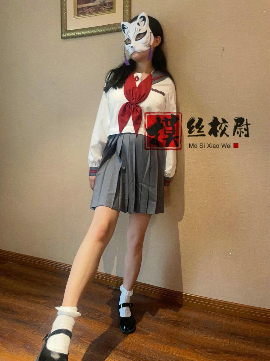 【重磅原创】精品约足之闻舔JK少女的棉袜玉足！ 个人原创.<br>首次尝试到酒店进行约拍<br>第一次其实我比较紧张也感觉特别刺激<br>这次约拍我感觉算是我目前为止做好的作品了<br>妹子的打扮也特别深得我心<br>可爱的JK套装，我最喜爱的白袜棉袜<br>在这种环境下，面对这双极致可爱的玉足<br>我怎么可能不去品尝？<br>必须是臭味吸净，脚泥舔尽！<br>咱不是什么大神，只是一个恋足爱好者<br>玩的就是真实，记录的就是生活，仅此而已吧<br>最后说明一下，<span style='color:#b0b0b0;'>[隐藏文字，购买后可见]</span>以后我发布的原创作品都叫摸丝校尉！正式改名！