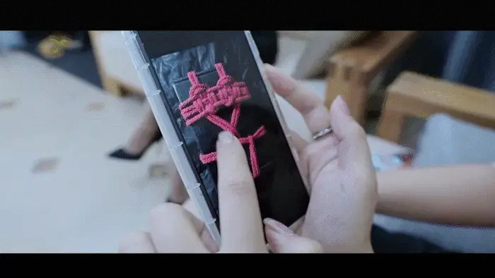 【半岛束艺台】【布玛】【奎因】YT2235 一张网图引发的绳案 ◀布玛可能是本台对捆绑最感兴趣的姑娘，她经常购买sm用品，就连买个礼盒都是绳缚造型的。经过多年的熏陶，海副台长对绳机的嗅觉愈发敏锐，果断绑之，连吃瓜的奎因也一起中招。<br><br>㊙【解压密码】peninsula2018,修改后缀名mp4,勿在线观看<br><br>➡【半岛束艺台】不做精品只做生活，用镜头记录真实绳艺，纯净捆绑，健康游戏！为每一个热爱捆绑的朋友展示最纯粹的绳艺，为每一个顾客用心打造属于您的专属作品。<br>✅主页:https://linzijun.app/@BDTV<br>✅微信:peninsulastudio<br>✅QQ:2245148409<br>✅推:@PENINSULABDTV6<br>✅官方用绳:https://sm3guoji.taobao.com/<br>业务咨询秒回，闲聊看心情，色情勿扰。