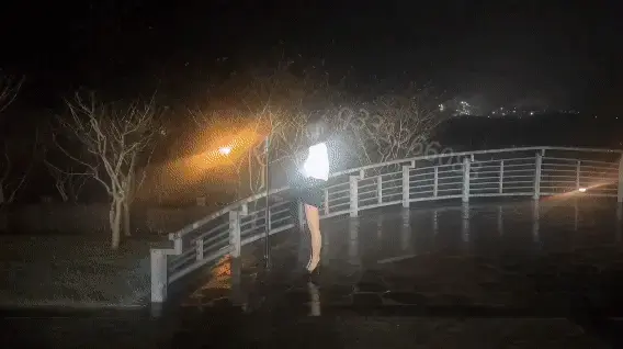 【欢乐谷原创】女主播的末日深度版 半夜还在直播的制度女主播不幸被坏人跟踪了好多天，某天，坏人终于下手了！深度版通通省略一万字！！自己理解动图和图片。<br>老样子，<br>定拍咨询，其他精彩内容交流统一企鹅331266083，盗窃者勿扰！