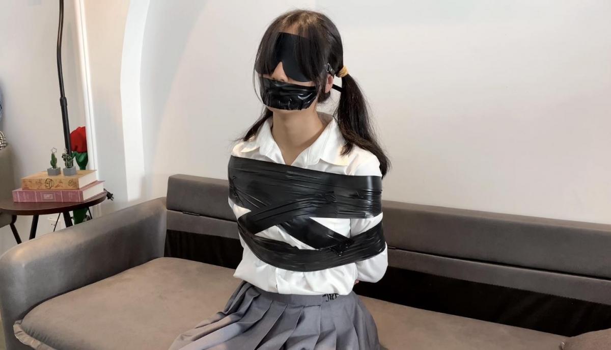 【缚艺录】【DDL—151】【小萌】黑色胶带与JK的结合，173的黑丝腿，看起来就是香~ 1.周更视频，致力于拍摄gagpara的风格，【缚艺录】老观众懂得都懂~<br>2.接长期定拍，价格优惠，非诚勿扰，加好友备注来意，《缚艺录》QQ：2143175428<br>3.倡导绿色、健康的亚文化，不接受裸露X器官，大尺度等，色情勿扰！只接受正常绳艺，以及绳艺娱乐方面的内容；部分模特出于隐私考虑，不出镜。<br>4.压缩包密码：fuyilu123<br>5.祝各位同好，身体健康，生活美满<br>6.本工作室的视频，不要乱发，已发现盗版网站、私人在公众网络平台，发布原创内容的片段、图片，如果涉及到模特本人，后果自负<br>7.尊重小圈文化，尊重原创作者！