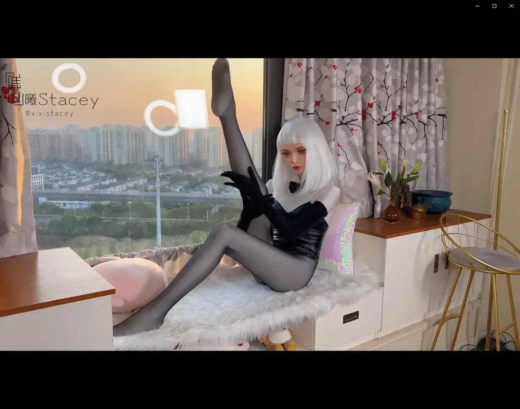 圣诞福利大放送：曦曦Stacey之Kigurumi dollmask娃娃头白色zentai长手套 Cosplay光泽黑丝性感兔女郎——想不想摸摸我的兔尾巴呀？ ⭐所有视频的分辨率都是4K原始分辨率，超高清画质，畅享视觉盛宴。<br>⭐在妖狐吧分享的视频价格已按照订阅价平均处理。<br>⭐个别视频为妖狐吧专享版，感兴趣也可以了解专属定制。<br>推特：twitter.com/xixistacey，微博：腿长两米曦曦Stacey
