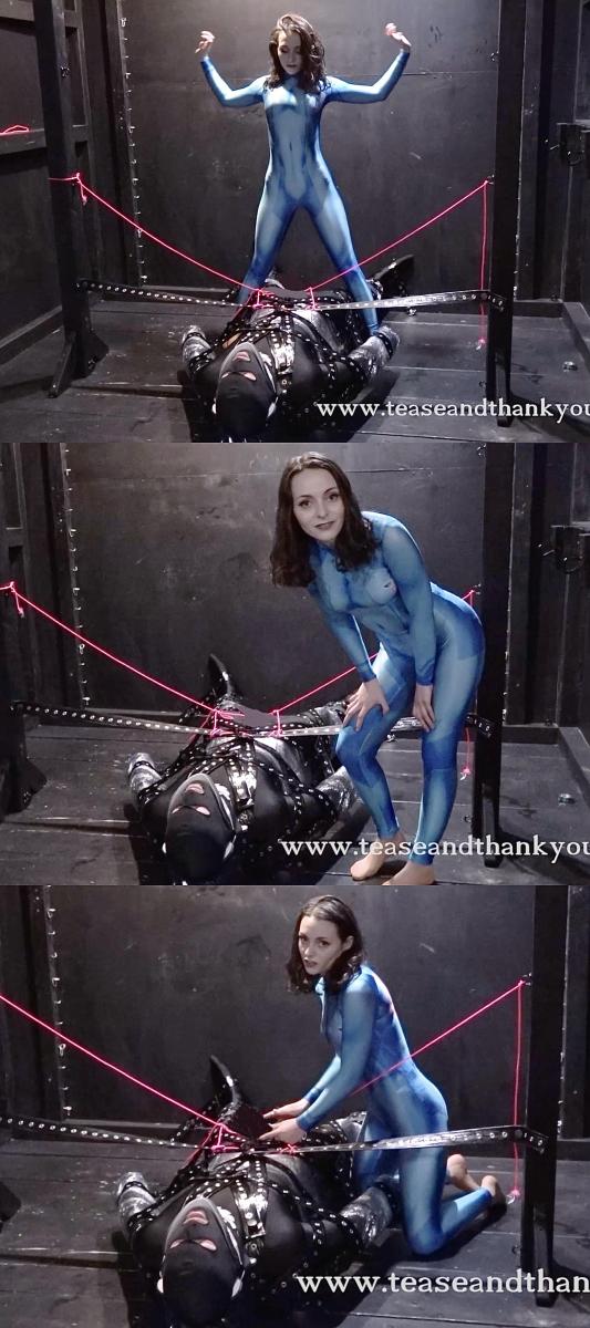 Supervillain Bullet Torment 超级英雄Lucid女王调教绑地男。<br>服装：<br>超级英雄连体紧身cos服 油亮肉丝(裤里丝)<br>玩法：<br>拘束带绑地 细绳栓丁 手搓边控 跳D强高榨精<br><br>Lucid女王简介：<br>摄人心魂的双眼，高挺的鼻子，某些角度看上去神似迪丽热巴。<br>微胖匀称的身材也是十分养眼，算得上是TAT工作室二号人物。<br>不同于Mandy女王精湛的边控手活，Lucid更擅长器具强高榨精。