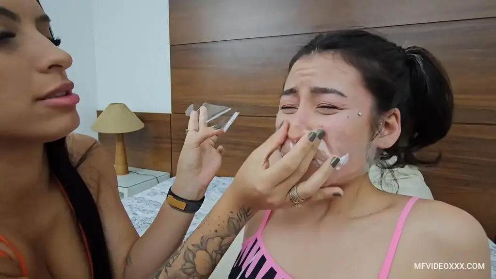 HANDS - DONT TOUCH MY TOYS - VOL # 654 - TOP GIRL RAVENA NURY - FULLVERSION STARRING: RAVENA NURY<br><br>Our wonderful Ravena discovers that Namy Li was messing with her dildos and then decides to teach her a lesson, she has fun using duct tape and her beautiful hands to cover Namy's mouth in different ways and positions.<br><br>Don't miss this scene!<br><br>EXTREME MF