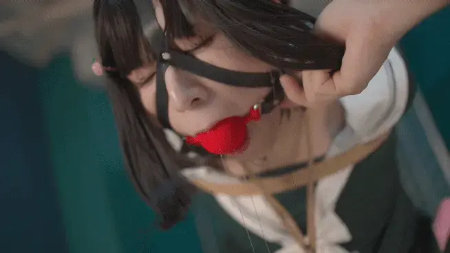 【面具男】美腿小伪娘高跟鞋笼子罚站电击榨汁训练惩罚！（视频无码，仅截图有码） 一个非常不听话的伪娘，就是因为稍微碰一下就喷了，没有忍住，太不听话了！必须要好好的惩罚一番！<br>1马具型强制流口水口塞，超紧直臂后高手紧缚，并且锁上强制开腿杆，12CM的高跟鞋还上了锁！怎么蹭都蹭不掉。接着还有震震和电击在不断刺激，5个强烈的震旦训练器直接贴在敏感点上，然后还要忍受着我的震棒刺激，忍不住喷了，好，又不听话是吧，那接着继续，嘻嘻。。。<br>2用K9包裹手套把手折叠起来，接着继续马具型强制流口水的口塞，完全无法凸出，长时间带非常难受，绝望，口水还流不停，接着锁到笼子里面，吊着整个头部，完全无法动弹，然而高跟鞋已经站了一个多小时了，然后决定把所有玩具都玩没电，并且站到明天吧，让她长个教训！看看下次还忍不忍得住了。<br><br>S的QQ1557709549（天津） <br>诚招能来天津或者方便我过去的绳模，<br>女M CD都可以，男M等都也可以约玩体验。