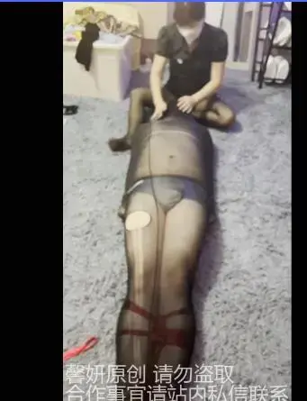 他还是那么享受全身都被束缚的感觉 他还是那么享受全身都被束缚的感觉 时不时就来找馨妍想重温被束缚的温柔<br>虽然有些人喜欢自由自在，但是另一些人对与丝绸与束缚的喜爱是与生俱来的<br>自愿成为馨妍的万物，沉沦在一层又一层的包裹之中不愿摆脱<br>鼻息虽然越来越厚重，但是他明显更发兴奋了