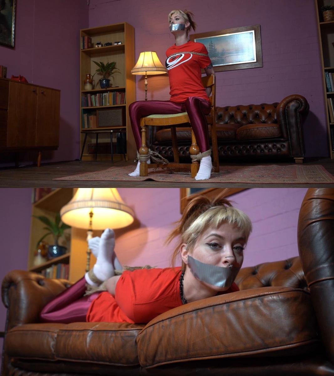 3192 Amber in Shiny Red Pants Bondage 安布尔被绑了两次。 她穿着闪亮的红色裤子、T恤和白袜子，首先被绑在椅子上。 接下来是猪带。 惊人的。<br><br>Amber gets tied twice. Wearing shiny red pants a tshirt and white socks she gets tied to a chair first. Next comes the hogtie. Awesome.