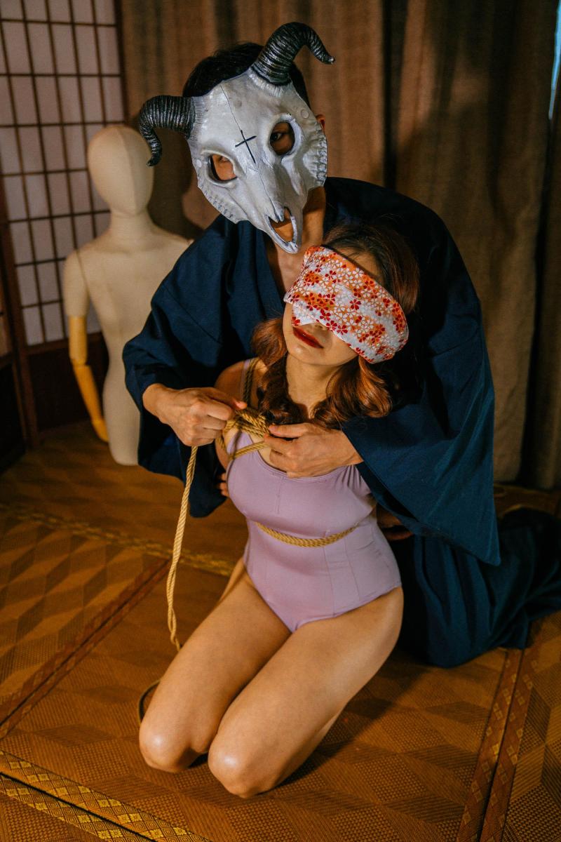 【蘇小小原创】唯美日式捆绑 第二部 有什么比用一场酣畅淋漓的捆绑来迎接2024年更好的方式呢，在束缚中尽情的释放自己，无助、弱小、挣扎、享受被紧缚的过程，放空自己<br><span style='color:#b0b0b0;'>[隐藏文字，购买后可见]</span><br>定拍或其他需求联系q：3158731277