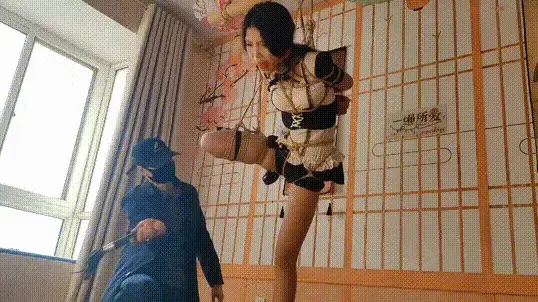 小女仆雨溪单腿悬吊 小女仆雨溪，单腿悬吊，口球堵嘴，鞭打，放置，大长腿展露无遗，加上tk挠痒，发现雨溪也是个怕痒的女孩。视频解压密码：666888 。<br>一绳所爱绳艺体验店面向全国爱好者开放，本店提供绳艺捆绑模特服务、体验女绳师捆绑服务、体验长时间囚禁服务、绳艺教学培训、绳艺交流会、绳艺演出、绳艺逃脱挑战赛、场地出租、专业麻绳销售，原创绳艺扑克销售、原创视频套图销售、作品私人定制、模特原味丝袜出售等，另外本店招募同好合作伙伴。微信：351552501初心