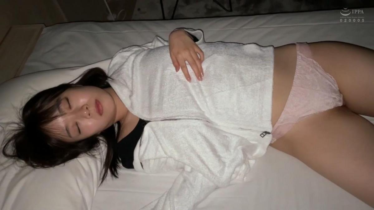  【プレステージ】ツキマトイ盗撮痴漢 5 <span style='color:#b0b0b0;'>[隐藏文字，购买后可见]</span><br>ターゲットを付け狙う変態ストーカーの痴漢と盗撮の記録第5弾。美女を執拗に尾行し、遂には自宅に侵入して睡眠姦。抵抗できない肢体に特濃精子を注ぎ込む。爆乳美少女やロリ[X_X]OLなど4人が犠牲に。