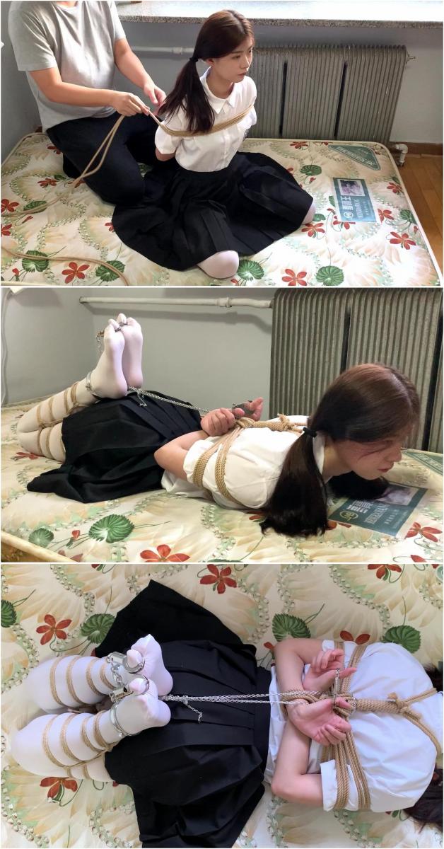 玩奴原创之约绑美少女婉婉，超紧分腿驷马脚手趾铐，白丝jk妹子乖乖受缚！交流购约绑教程请加1152327635。 解压密码<span style='color:#b0b0b0;'>[隐藏文字，购买后可见]</span>感谢各位同好对博主的支持！本次带来的是美少女婉婉的约绑实录，黑长直白丝kj服超紧驷马，铁链趾铐拘束感拉满，捆绑放置展示，以前的风格又回来了！敬请欣赏。<br>另外为了方便各位同好约绑，博主最近推出了一个非常详细的约绑教程。里面有非常详细的从零基础开始教大家如何认识妹子，如何与妹子沟通等等。非常的实用，有兴趣的各位同好加1152327635咨询，备用805351328。<br>目前博主已经出了五个系列，分别是绝对真实调教系列，真实约拍系列，口水囚徒系列，紧缚实验室系列，美人小舔犬系列以及最新出的高颜值系列都非常精彩，各种元素满满，希望各位同好多多支持！<br>推特可以关注浅神。本频道提倡健康积极的绳艺亚文化，目的是给生活增添一些情趣，谢谢大家。备用联系方式qq805351328。<br>下载操作：<br>1、电脑下载<br>2、解压<br>3、将压缩包内文件重命名后缀加.mp4或直接用播放器打开。
