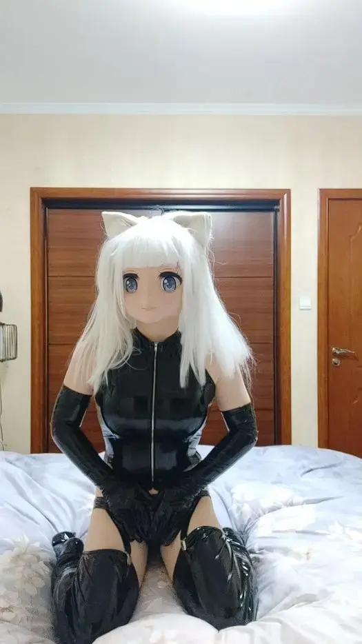 kigurumi 猫猫自LU 很可爱的头壳，虽然是存货，但是很喜欢，搭配女王装有另一番风味，穿了以后不来一管真的亏了所以……<br>视频不长，但是个人很喜欢