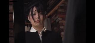 丧服人妻的秘密 日本 人妻丈夫去世 自己绑上股绳睹物思人 不料暗地里却有一双眼睛在注视着自己 被发现秘密的人妻又将面临着什么？