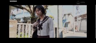 少女刑讯室 3 日本 “叔叔，停下……”这次的猎物是一个可爱的短切圆脸女孩。在废墟中被绑架并被关押在地下室中。将灌肠液注入女孩鼻子的令人讨厌的鼻腔灌肠剂！女孩尖叫着流著鼻涕，痛苦万分！ !!脸色、精神都受到侵犯，凉已经筋疲力尽了。