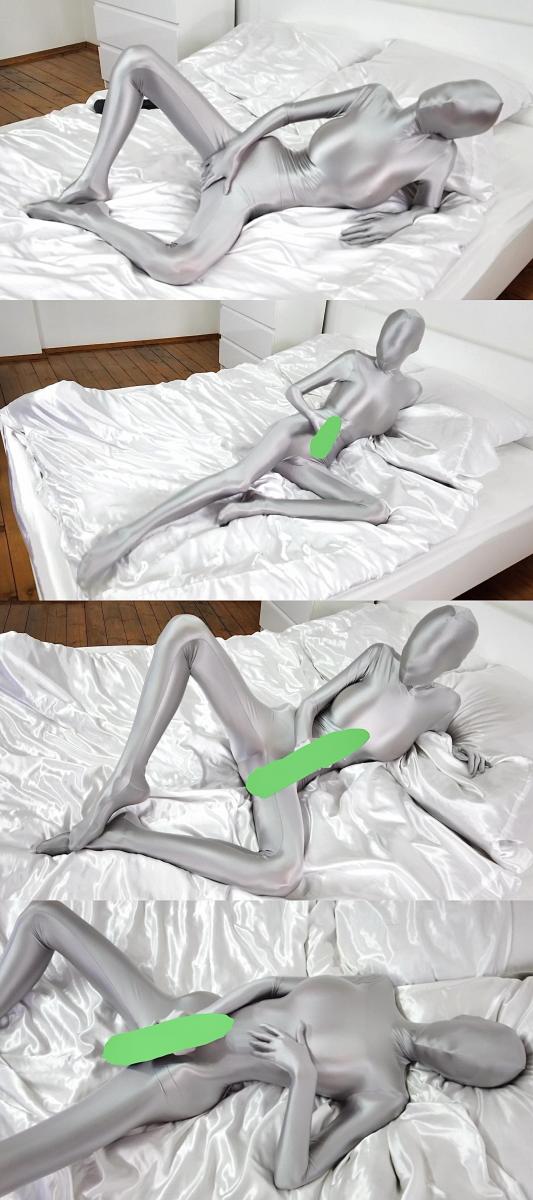 [W’sH]——Caroline——银色zentai——快乐棒自嗨记 Caroline——银色zentai——快乐棒自嗨记<br><br><br>注：<br>W’sH 工作室<br>专注于zentai、紧身衣、spandex、丝滑光泽衣物、乳胶、睡袋、捆绑、锁链……等一系列恋物拍摄。<br>清一色欧美模特，高颜值，好身材。<br>单女、女女、三女应有尽有，各种玩法层出不穷。<br>拍摄手法极具艺术性，作品极具收藏价值。<br><br>重要通知：<br>俄罗斯那边嫌我在这里搞的太便宜了，今年要求我必须按照C4S的官方价格来定价。<br>不过每部新作品，我会悄咪咪操作一下给大家整上折扣，大家有看好的视频就抓紧冲哈。