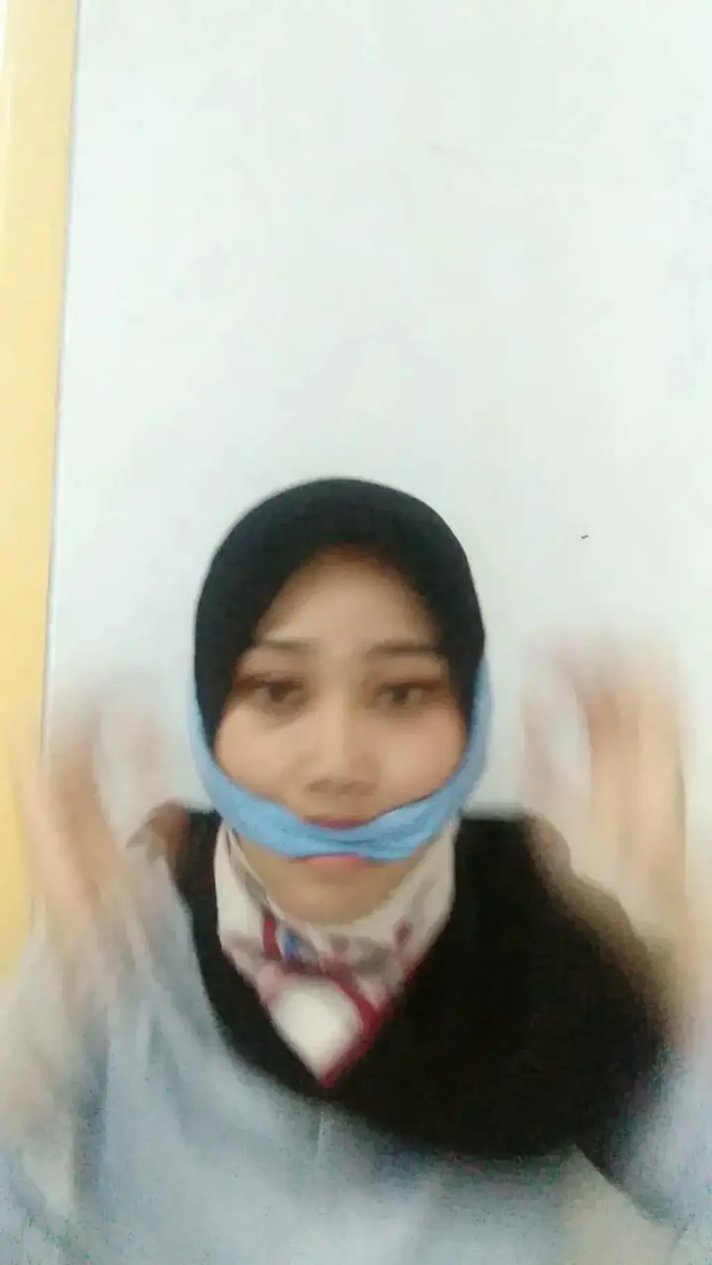 女孩喜欢她的嘴被塞住，劈开塞住。 她用杀手面罩把它藏起来，然后出去。 [Dunhil_mild studio]她需要买杂货，但她太喜欢被堵嘴了，所以她决定在被多个堵嘴的情况下买杂货.