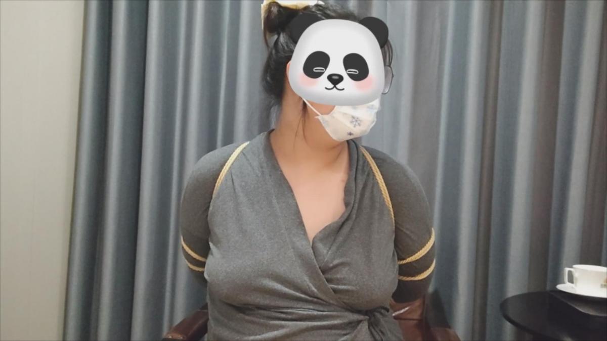 约绑本地某校大四童颜[X_X]女生 约绑本地某校大四童颜[X_X]女生，出于对保护女生隐私的要求，视频里的马赛克较多，介意者慎买，再次申明下，本人不是工作室，不接定拍约拍，本人所约的女生都是不露脸的，原片是非卖品，加我好友的就不要每次都提这样的要求，烦不胜烦。解压缩密码nanchangyuanchuang<span style='color:#b0b0b0;'>[隐藏文字，购买后可见]</span>
