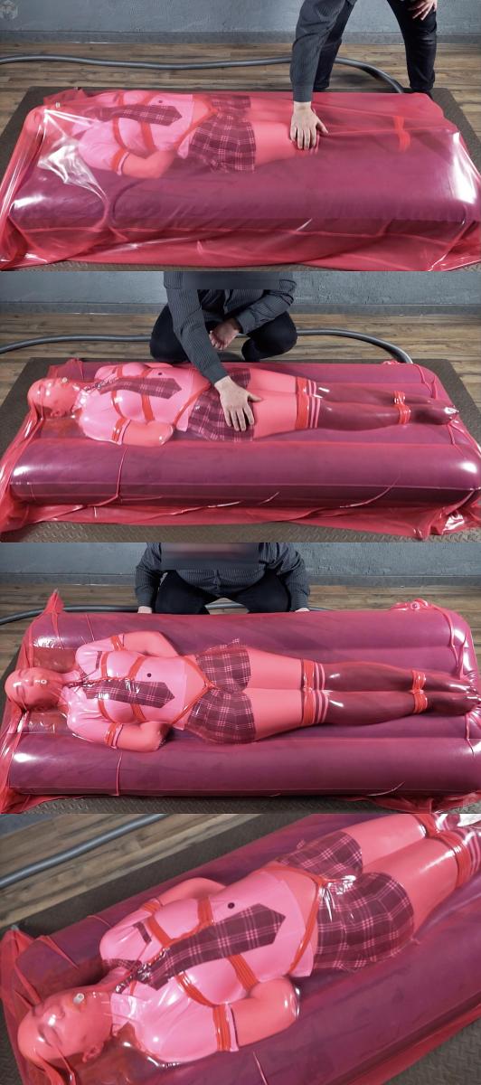Schoolgirl flips in pink vacuum bed with mattress and bondage with red rope 充气床垫 乳胶真空床，这样的搭配有种飘在云端的紧致包裹感.<br>再加上全身缚，紧的更快乐了，小姐姐爽的在里面轻轻的扭起来了。
