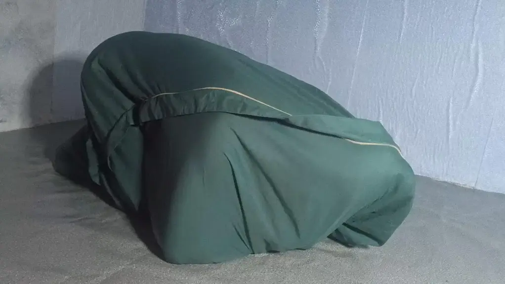 空之镜原创 小M妹子第二次拍摄尝试被单全包裹，套进去让她自己蠕动 后面她自己慢慢爬出来。