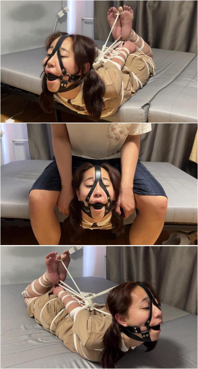 玩奴原创之超严厉暴杀流驷马，裸足可爱的妹子被牢牢捆绑骑乘羞辱放置tk，胯下人头！交流购约绑教程请加1152327635。 解压密码<span style='color:#b0b0b0;'>[隐藏文字，购买后可见]</span>感谢各位同好的支持！暴杀流系列又更新了,这次又是我们的全新妹子作为主角呢！裸足蛇缚并肘超严厉驷马堵嘴！骑乘重压胯下人头，妹子已经被绑的生无可恋，能撑过博主捆绑的妹子我还真的是看好你的！这个系列深受大家喜欢接下来博主还会找不同妹子呢，敬请欣赏！<br>另外为了方便各位同好约绑，博主最近推出了一个非常详细的约绑教程。里面有非常详细的从零基础开始教大家如何认识妹子，如何与妹子沟通等等。非常的实用，有兴趣的各位同好加1152327635咨询，备用805351328。<br>目前博主已经出了五个系列，分别是绝对真实调教系列，真实约拍系列，口水囚徒系列，紧缚实验室系列，美人小舔犬系列以及最新出的高颜值系列都非常精彩，各种元素满满，希望各位同好多多支持！<br>推特可以关注浅神。本频道提倡健康积极的绳艺亚文化，目的是给生活增添一些情趣，谢谢大家。备用联系方式qq805351328。<br>下载操作：<br>1、电脑下载<br>2、解压<br>3、将压缩包内文件重命名后缀加.mp4或直接用播放器打开。<br>