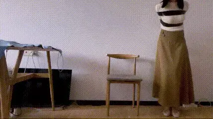【长裙叶子】严密的胶带x绳子 直臂双重捆绑，薄肉丝撩裙挣扎 感谢赞助的服装~这次是先被绳子绑了直臂然后又被胶带捆住了上半身，真的感觉很严密，上半身一动也不能动的感觉。时间长一点不但手会麻，连呼吸都变得难受。后面还是得解开绑着手肘的绳子，才能勉强坚持下去...<br>如果想要更多支持叶子的话可以加入赞助计划或者赞助服装哦，叶子会非常非常感激的！<br>另外最近加服装赞助的有点多，回复处理什么的可能会慢一点，希望可以谅解~