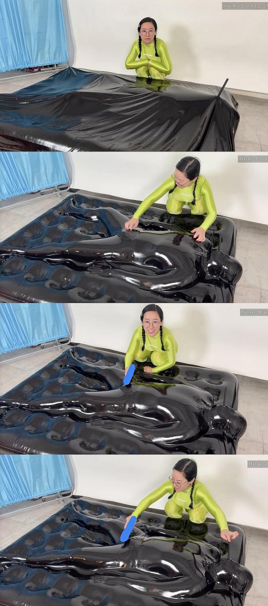 エアーマットラバーバキュームベッド電マプレイ！(男性モデルバージョン)——花絮 光泽连体衣女王雏奈子，用快乐棒强高榨汁真空床里的zentai男奴。<br>还是气垫床版真空床，zentai男奴躺在里面舒服得很，虽然紧致，却又有躺在云端一般的柔软感觉。<br>雏奈子娼淫的浪笑着，用快乐棒直怼男M裆部狠狠地进行强高榨汁折磨。<br>还时不时的用手指堵住男M的呼吸管，可怜的男M在真空床里陷入窒熄，一边抽搐一边挣扎。<br><br>注：<br>这是官方花絮，侧镜45度拍摄。