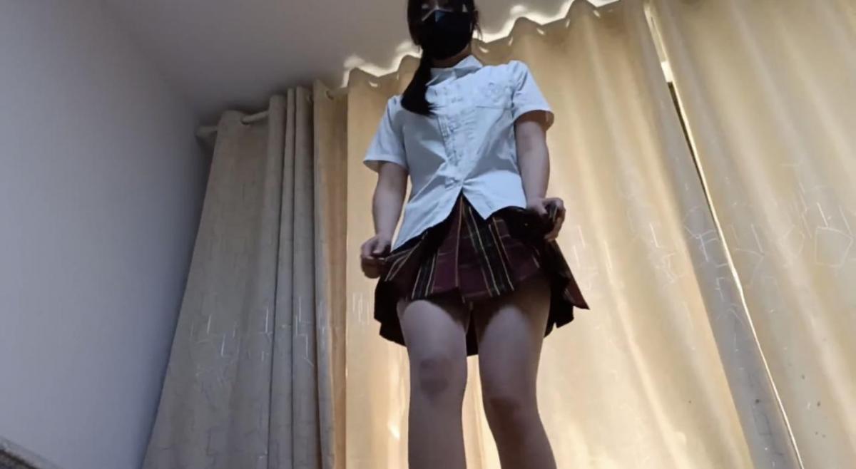 【佳怡工作室】【佳怡】第一幕：校服➕白丝➕帆布鞋 按摩仪tk  梳子挠脚心   第二幕：jk 肉丝 耐克板鞋 妹妹哭的伤心欲绝  【佳怡工作室】定拍视频QQ：2019384890【出原味妹子】【佳怡】2019384890<br>【琳媚】2512774782可以和妹子本人直接交流  联系佳怡<br>第一幕：18岁高中生回到家里找到梳子和按摩椅，她脱掉粉色帆布鞋，拿出胶带，把按摩仪固定在自己脚上，启动！哈哈哈哈……屋里全身妹妹稚嫩的欢笑声～这还不够，她又拿出梳子仔jio上摩擦，哈哈哈……哈哈哈……欢笑声伴随着婀娜多姿的体态…我好喜欢～<br>第二幕：<br>妹妹伤心欲绝，她拿出丝袜想嘞自己bz却舍不得这人世间，反反复复始终不敢迈出这一步，她越来越伤心。她拿出砖，踩上去，再把丝袜挂在架子上，想用这种方法结束，她的内心折磨着她，她既怕疼又伤心，就这样煎熬的抉择着，她还是放弃了。于是，又换了一种方法，她脱掉鞋子平整的摆放在地上，想跳……经过一番思想斗争之后，她又换了一种方式，她来到窗户边，脱下鞋子，欲想tl……结果可想而知，一番挣扎过后，她回到房间放声大哭<br>【音频小说定制】也是找上面的妹子们<br>【其他业务】约绑攻略有售以及本工作室正式启动会员优惠折扣方案，请有兴趣的同好加客服妹子Q：2019384890<br>【赞助方案】69赞助最少赠送10部视频，98赞助最少赠送20部视频，198赞助最少赠送50部视频，价格相当优惠~