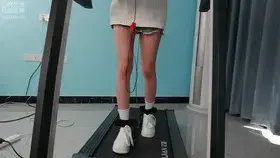 【心悦艺束】大学生游戏体验，大长腿全身镣铐镣铐跑步机 1.关于解压：百度云文件因为太容易和谐了。所以尝试使用双重压缩，第一个后缀名7z的解压文件解压出来之后，是一个后缀名.7的文件，改成.7z 即可正常解压。解压出来的视频，后缀名改为.mp4即可。如果有不明白可以加Q给你解答一下。预览图第一张是教学<br>2.定拍，约拍，模特应聘，请加Q2386945992。微：yuzu22023。海外用户请用Telegram：xybondage。或者联系邮箱：xybondage@qq.com<br>3.视频中的衣物，丝袜，道具有需要的也可联系我。<br>解压密码：xyys