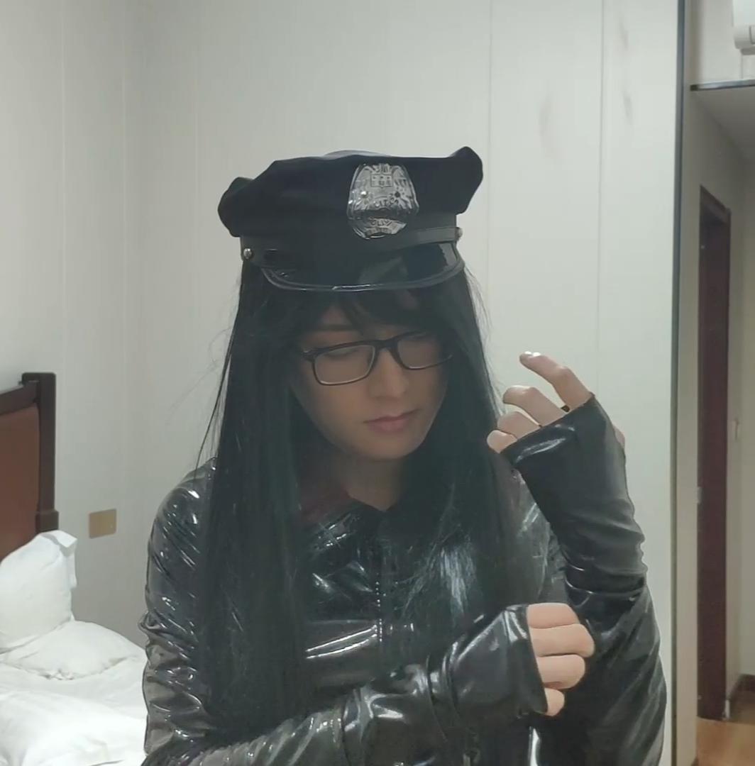 搜查官的挣脱训练（上） 只有通过自缚，然后挣脱的考核，才成为一名优秀的搜查官（上）<br>（本来想拼成一个视频，但是时间太长了，视频体积太大无法上传，过度压缩视频又会损坏画质，所以只好拆成上下两个部分，上部分是捆绑的过程，下部分是绑完后挣脱的过程，只想看绑完后的建议直接看下半部分）<br>（上部分是捆绑的过程，下部分是绑完后挣脱的过程）