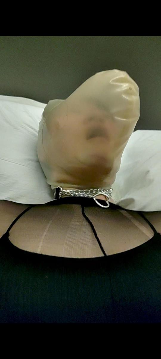 出差都不安分的小狗狗 最真实的表现 第一视角驾驭 这次因为在出差所以拍的更自然一点 也就是因为这样 我觉得各位代入感应该更强  同样的lu点满满呦 小骚狗现在是越来越喜欢头套了 最后都已将半失去意识了 还坚持要带着 可惜了我只有一只手 另一只手在忙 而且出差东西也没有带全 嘿嘿 不然让她知道什么叫做残忍  最后的时候 小骚狗  被c的全身都在无意识的颤抖 当我问她什么感觉的时候 她说。。。。。。。。。。。。都要上天啦    看得出来她真的很喜欢主人呢  最后 还是希望大家多提意见哈 期待我做出更好的视频吧（偷偷跟你们说小骚狗也喜欢被打 喜欢被捆绑呢 嘘。。。）希望大家多多支持啦