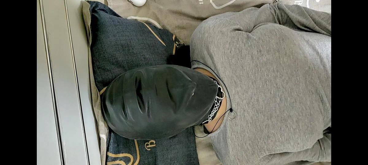 身体不舒服也不消停的小骚狗上 最真实的表现 第一人称驾驭 享受控制的乐趣 这次的视频分上下两部而且比较小众所以稍微便宜一点啦 希望大家多多支持啦 这次是第一部   由于小狗子这几天不太方便 但是还想爽一爽  作为主人得我 肯定要想办法满足啦  于是就想了一个折中的办法 那就是呼吸的纯享版啦 不过好像不太纯粹呢 里边的内容大家敬请期待吧  同样的lu点满满呦 小狗子挣扎的很激烈呢 