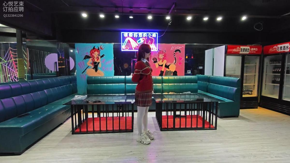 【心悦艺束】4钻福利，小M带您看场馆。日式+脚镣的小M带您观看我们的sm主题酒馆。（也可以兼拍摄场地哦） 【心悦艺束】4钻福利，小M带您看场馆。日式 脚镣的小M带您观看我们的sm主题酒馆。（也可以兼拍摄场地哦）<br>1.关于解压：百度云文件因为太容易和谐了。所以尝试使用双重压缩，第一个后缀名7z的解压文件解压出来之后，是一个后缀名.7的文件，改成.7z 即可正常解压。解压出来的视频，后缀名改为.mp4即可。如果有不明白可以加Q给你解答一下。预览图最后一张是教学<br>2.定拍，约拍，模特应聘，请加Q2386945992。微：yuzu22023。海外用户请用Telegram：xybondage。或者联系邮箱：xybondage@qq.com<br>3.视频中的衣物，丝袜，道具有需要的也可联系我。<br>解压密码：xyys