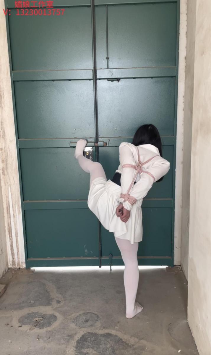 媚娘工作室-被发现的白丝女盗窃贼 媚娘工作室<br>V：13230013757<br>业务咨询<br>全国上课、原味、线[X_X]验、约M<br>粉丝剧本：<br>白长靴、白丝女盗窃贼，入室盗窃，被女主发现，开始折磨盗窃女<br>女盗窃贼是洁癖狂，女主疯狂折磨，长靴里放????，逃跑失败，收为奴隶<br><br>