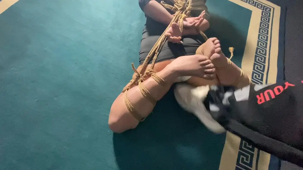 【左耳轻调】30岁成熟少妇被玩弄。很爽。还说要把女儿带过来一块。  【左耳轻调】30岁成熟少妇被玩弄。很爽。还说要把女儿带过来一块。解压密码sg456新乡绳艺体验店面向全国爱好者开放，1:本店提供绳艺捆绑模特服务，体验女绳师捆绑服务，体验长时间囚禁服务，绳艺教学培训，绳艺交流会，场地出租，专业麻绳销售，原创视频套图销售，作品私人订制，模特原味丝袜出售等.2:本店招募同好合作伙伴。3:接长期定拍，价格优惠，非诚勿扰，加好友备注来意.4:倡导绿色、健康的亚文化，接受正常绳艺，以及绳艺娱乐方面的内容.微信：siyao07280612（司瑶）  QQ;1077384455（司瑶）<br>