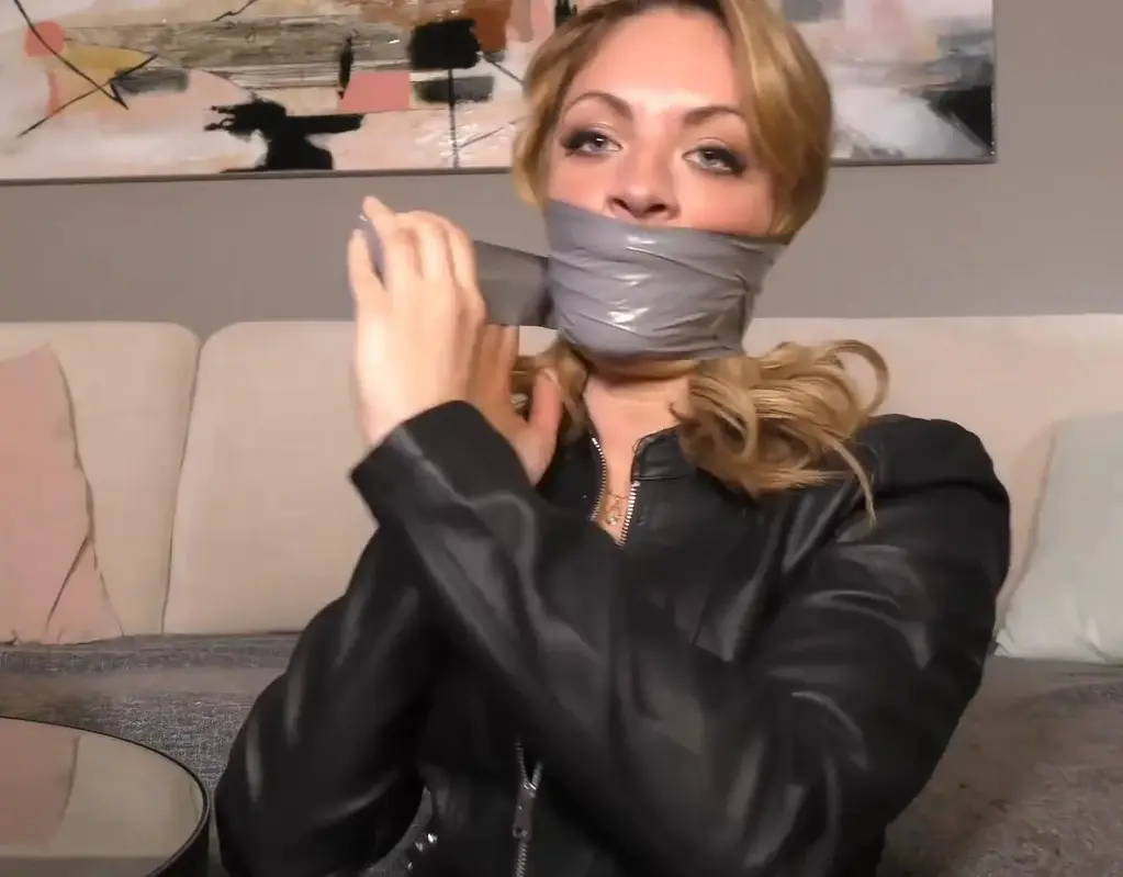 Alba - The Gagged Biker In this custom clip, Alba is a biker and she wants to go for a ride with some friends for spending the day. She calls one of them and they decide to meet for a ride. Alba gets ready, by wearing her favourite lather clothes: leather leggings, long sleeve gloves, leather jacket and leather boots. She loves leather and she feels extremely sexy when she is wearing leather clothes only... She just needs one last touch, the most special one... She goes into the living room and she starts gagging herself with PVC electrical tape, mouth stuffed with some socks and she wraps the tape around her mouth for sixteen times. She also applies strips under her chin and on the bridge of her nose. Once she finished, she puts on her biker helmet and she is now ready to go out on a bike ride...<span style='color:#b0b0b0;'>[隐藏文字，购买后可见]</span>