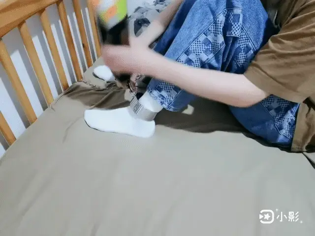 放弃吧，没有钥匙是打不开滴~ 挣扎纯享版，没有其他内容，放1颗钻石，嘿嘿嘿~（自己看自己好尴尬>~