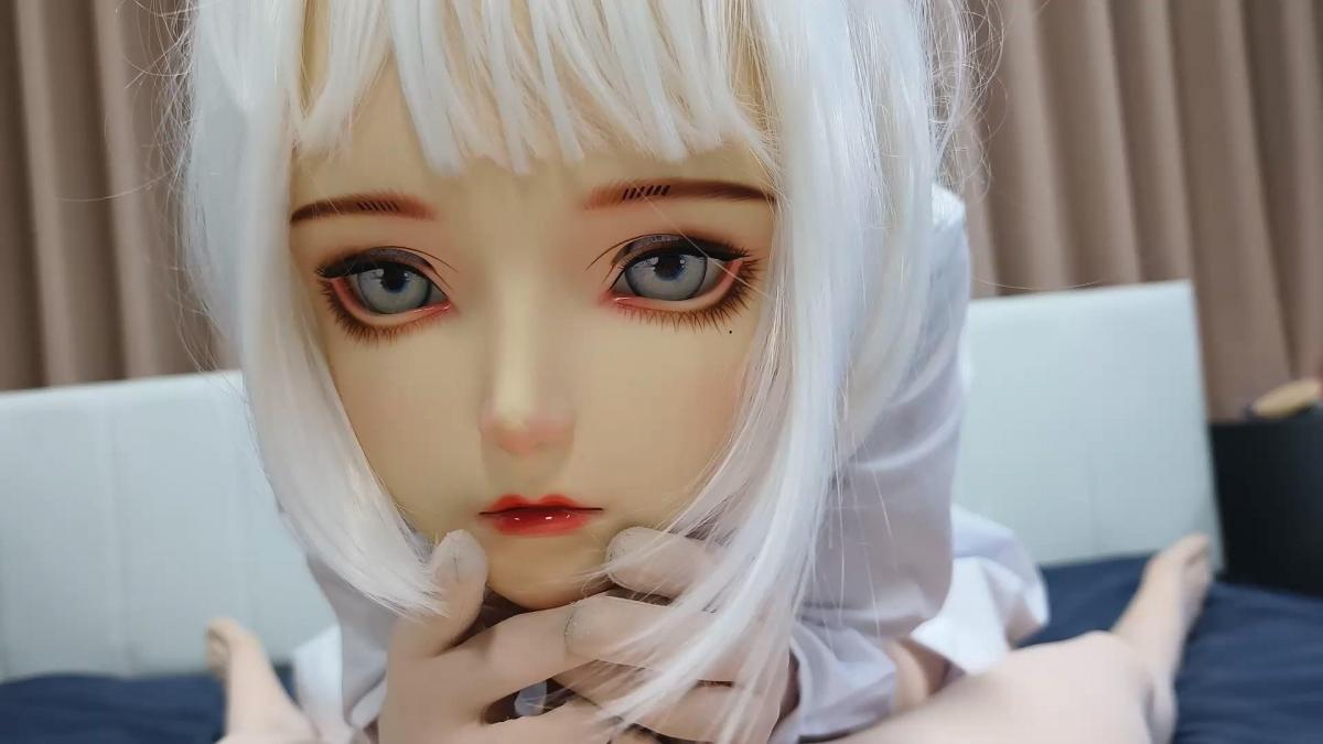 【黎梦的kigurumi】调教极品颜值实习女护士，与主人在医院的[X_X]体验记 黎梦和主人来到了一个陌生的城市一个陌生的医院进行了一次大胆的尝试。<br>主人作为主任，而黎梦作为小护士。一来到这里就黎梦成为众人追逐的对象，但是黎梦都不为所动，因为黎梦早在上大学接触网络的时候就喜欢上了sm并慢慢的成为sm的狂热爱好者。<br>好不容易等到晚上找到没有人的值班室。主人把黎梦按到在床上。黎梦作为小母狗只能乖乖听话啦。看到主人[X_X]的粗壮[X_X]，那是又硬又热的[X_X]。引导可怕的[X_X]，竖起小手指，用三根手指轻轻握住，但立刻感到强有力的脉动，脑海里感到一阵的麻痹，这种感觉还是第一次。<br>「啊，我是在做什麽┅┅在值班的夜里揉搓主人的[X_X]！」<br>冒出树根般血管的[X_X]，用手握住後，手只还差一公分才能全部握住，这样粗大的东西还在火热的脉动。从来没有看过这样大的东西┅┅黎梦突然感到呼吸困难，急忙把嘴凑了上去。嘴张到最大极限，主人的[X_X]毫不怜惜的在里面蹂躏。黎梦觉得大脑麻痹，同时全身火热，有如在梦中。主人的手又伸入白衣内，淫邪的手指从屁股缝[X_X][X_X]里，抚摸不像是处女的流出大量淫蜜的[X_X]。<br>「不要！啊┅┅」主人手掌完全靠在屁股的肉丘上，黎梦只感觉全身只起鸡皮疙瘩。这时候，主任好像要享受屁股的光滑有弹性的感觉，一直摸屁股的手，从双丘的沟间侵入前面的全水里。<br><br>　　「不能在那里┅┅」黎梦夹紧穿裤袜的双腿，可是，在这之前，主人的手已经滑入泉源里。<br>主人的手指沾上透明的黏液，在日光灯下发出光泽。<br>压下黎梦的头，屁股猛烈上下移动。<br>「快点……啊……要来了啊！用力，用力干我，干死我！黎梦是小贱货……」<br>【网盘文件先下载到电脑，改后缀名为zip。解压得出的文件后续名zzz修改为MP4】