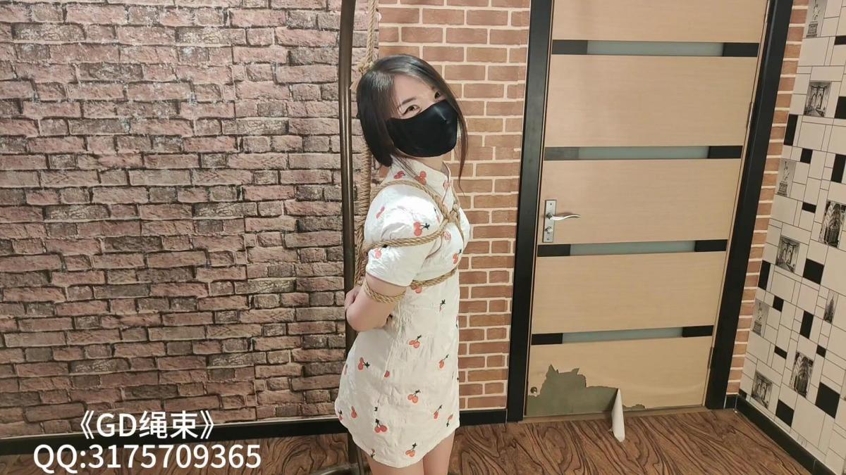《GD绳束》可儿已经开发好了 没想到那么开放反差 旗袍+日式+挠痒+[X_X] 《GD绳束》可儿已经开发好了 没想到那么开放反差 旗袍 日式 挠痒 [X_X]<br>有什么适合的衣服 也可以私信我 感谢大家的支持<br>视频的原味对外出<br>欢迎同好 交流 提出意见 感谢大家的支持<br>希望大家提出宝贵的意见，我们会努力更改。另外招聘绳艺模特 解压密码：GD123<br>加QQ前表明来意。<br>✅QQ:3175709365